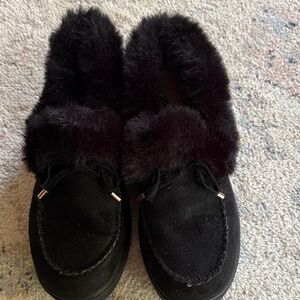Cozy Black Women’s Moccasin Shoes